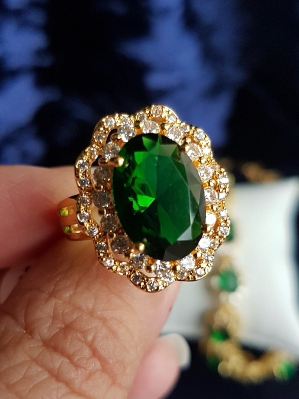 Swarovski Elements 18k Gold Plated Oval Emerald Green Flower Halo Ring NWT